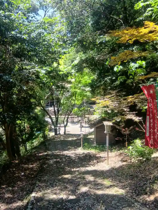 日龍峯寺(高澤観音)(美濃清水)の{uncategorized: "未分類", other: "その他", undefined: "問題あり", building: "その他建物", grave: "お墓", sacred_gate: "鳥居", guardian: "狛犬", statue: "像", buddha: "仏像", history: "歴史", nature: "自然", garden: "庭園", animal: "動物", pagoda: "塔", temizu: "手水舎", mountain_gate: "山門・神門", sanctuary: "本殿・本堂", subordinate: "末社・摂社", art: "芸術", scenery: "景色", jizo: "地蔵", ema: "絵馬", goshuin: "御朱印", omikuji: "おみくじ", items: "授与品その他", amulet: "お守り", goshuincho: "御朱印帳", eats: "食事", festival: "お祭り", votive_dance: "神楽", shichigosan: "七五三参", wedding: "結婚式", experience: "体験その他", initially: "初詣", around: "周辺", anti_infection: "感染症対策"}