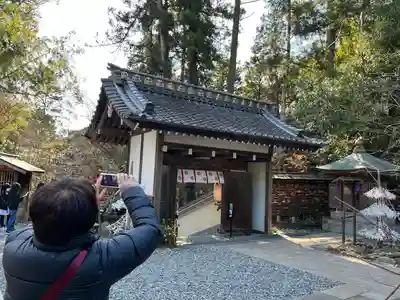 目の霊山　油山寺の山門・神門