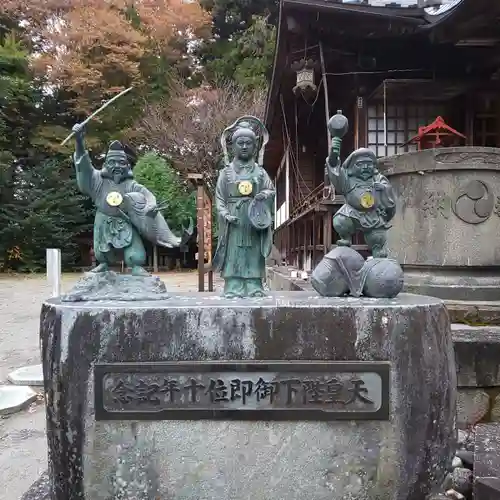 瀧尾神社の像