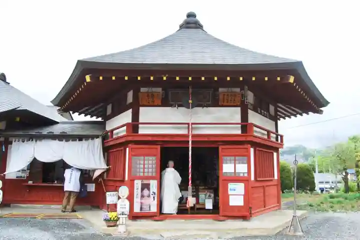 明智寺の本殿・本堂