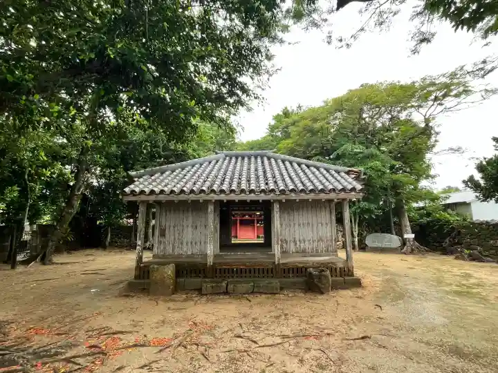 八重山権現堂の{uncategorized: "未分類", other: "その他", undefined: "問題あり", building: "その他建物", grave: "お墓", sacred_gate: "鳥居", guardian: "狛犬", statue: "像", buddha: "仏像", history: "歴史", nature: "自然", garden: "庭園", animal: "動物", pagoda: "塔", temizu: "手水舎", mountain_gate: "山門・神門", sanctuary: "本殿・本堂", subordinate: "末社・摂社", art: "芸術", scenery: "景色", jizo: "地蔵", ema: "絵馬", goshuin: "御朱印", omikuji: "おみくじ", items: "授与品その他", amulet: "お守り", goshuincho: "御朱印帳", eats: "食事", festival: "お祭り", votive_dance: "神楽", shichigosan: "七五三参", wedding: "結婚式", experience: "体験その他", initially: "初詣", around: "周辺", anti_infection: "感染症対策"}