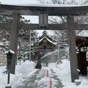 彌彦神社 (伊夜日子神社)の鳥居(2024年03月19日(火) 09時17分04秒投稿)