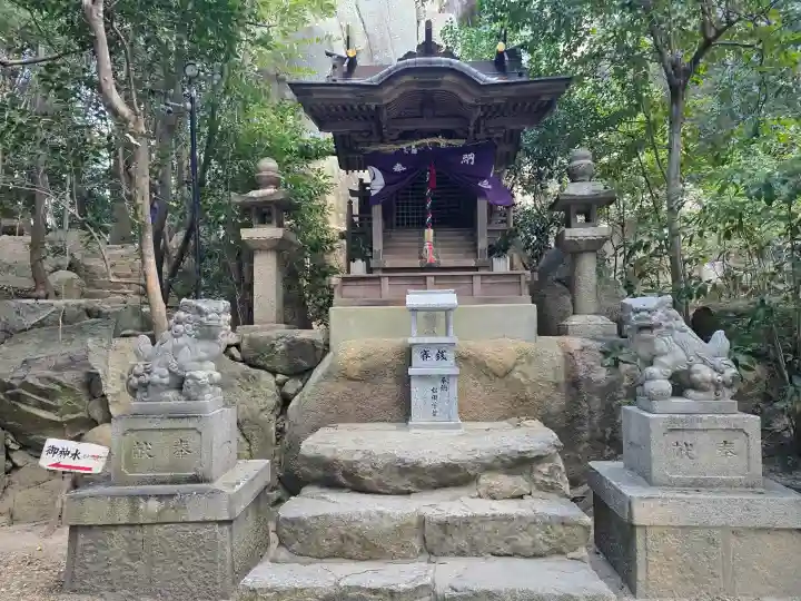 越木岩神社の{uncategorized: "未分類", other: "その他", undefined: "問題あり", building: "その他建物", grave: "お墓", sacred_gate: "鳥居", guardian: "狛犬", statue: "像", buddha: "仏像", history: "歴史", nature: "自然", garden: "庭園", animal: "動物", pagoda: "塔", temizu: "手水舎", mountain_gate: "山門・神門", sanctuary: "本殿・本堂", subordinate: "末社・摂社", art: "芸術", scenery: "景色", jizo: "地蔵", ema: "絵馬", goshuin: "御朱印", omikuji: "おみくじ", items: "授与品その他", amulet: "お守り", goshuincho: "御朱印帳", eats: "食事", festival: "お祭り", votive_dance: "神楽", shichigosan: "七五三参", wedding: "結婚式", experience: "体験その他", initially: "初詣", around: "周辺", anti_infection: "感染症対策"}