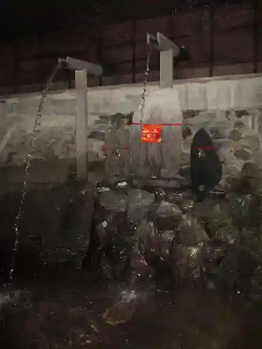 脳天大神龍王院の手水舎