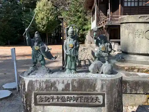 瀧尾神社の像