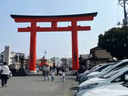 富士山本宮浅間大社の{uncategorized: "未分類", other: "その他", undefined: "問題あり", building: "その他建物", grave: "お墓", sacred_gate: "鳥居", guardian: "狛犬", statue: "像", buddha: "仏像", history: "歴史", nature: "自然", garden: "庭園", animal: "動物", pagoda: "塔", temizu: "手水舎", mountain_gate: "山門・神門", sanctuary: "本殿・本堂", subordinate: "末社・摂社", art: "芸術", scenery: "景色", jizo: "地蔵", ema: "絵馬", goshuin: "御朱印", omikuji: "おみくじ", items: "授与品その他", amulet: "お守り", goshuincho: "御朱印帳", eats: "食事", festival: "お祭り", votive_dance: "神楽", shichigosan: "七五三参", wedding: "結婚式", experience: "体験その他", initially: "初詣", around: "周辺", anti_infection: "感染症対策"}