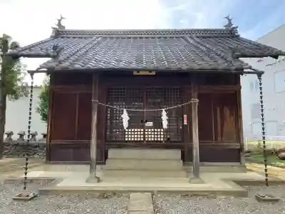 諏訪神社の{uncategorized: "未分類", other: "その他", undefined: "問題あり", building: "その他建物", grave: "お墓", sacred_gate: "鳥居", guardian: "狛犬", statue: "像", buddha: "仏像", history: "歴史", nature: "自然", garden: "庭園", animal: "動物", pagoda: "塔", temizu: "手水舎", mountain_gate: "山門・神門", sanctuary: "本殿・本堂", subordinate: "末社・摂社", art: "芸術", scenery: "景色", jizo: "地蔵", ema: "絵馬", goshuin: "御朱印", omikuji: "おみくじ", items: "授与品その他", amulet: "お守り", goshuincho: "御朱印帳", eats: "食事", festival: "お祭り", votive_dance: "神楽", shichigosan: "七五三参", wedding: "結婚式", experience: "体験その他", initially: "初詣", around: "周辺", anti_infection: "感染症対策"}