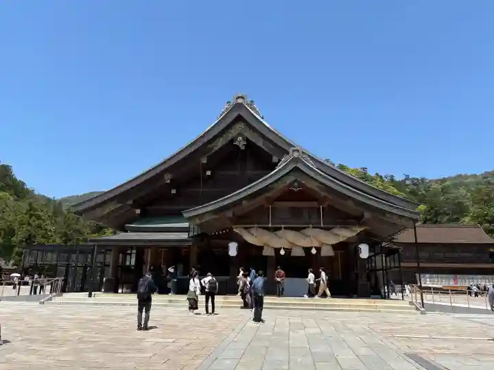 出雲大社の{uncategorized: "未分類", other: "その他", undefined: "問題あり", building: "その他建物", grave: "お墓", sacred_gate: "鳥居", guardian: "狛犬", statue: "像", buddha: "仏像", history: "歴史", nature: "自然", garden: "庭園", animal: "動物", pagoda: "塔", temizu: "手水舎", mountain_gate: "山門・神門", sanctuary: "本殿・本堂", subordinate: "末社・摂社", art: "芸術", scenery: "景色", jizo: "地蔵", ema: "絵馬", goshuin: "御朱印", omikuji: "おみくじ", items: "授与品その他", amulet: "お守り", goshuincho: "御朱印帳", eats: "食事", festival: "お祭り", votive_dance: "神楽", shichigosan: "七五三参", wedding: "結婚式", experience: "体験その他", initially: "初詣", around: "周辺", anti_infection: "感染症対策"}