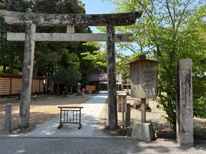 須佐神社の{uncategorized: "未分類", other: "その他", undefined: "問題あり", building: "その他建物", grave: "お墓", sacred_gate: "鳥居", guardian: "狛犬", statue: "像", buddha: "仏像", history: "歴史", nature: "自然", garden: "庭園", animal: "動物", pagoda: "塔", temizu: "手水舎", mountain_gate: "山門・神門", sanctuary: "本殿・本堂", subordinate: "末社・摂社", art: "芸術", scenery: "景色", jizo: "地蔵", ema: "絵馬", goshuin: "御朱印", omikuji: "おみくじ", items: "授与品その他", amulet: "お守り", goshuincho: "御朱印帳", eats: "食事", festival: "お祭り", votive_dance: "神楽", shichigosan: "七五三参", wedding: "結婚式", experience: "体験その他", initially: "初詣", around: "周辺", anti_infection: "感染症対策"}
