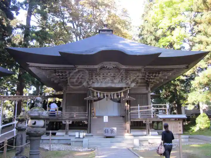 蜂子神社の本殿・本堂