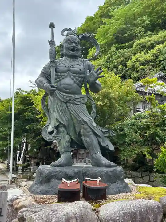 観音正寺の{uncategorized: "未分類", other: "その他", undefined: "問題あり", building: "その他建物", grave: "お墓", sacred_gate: "鳥居", guardian: "狛犬", statue: "像", buddha: "仏像", history: "歴史", nature: "自然", garden: "庭園", animal: "動物", pagoda: "塔", temizu: "手水舎", mountain_gate: "山門・神門", sanctuary: "本殿・本堂", subordinate: "末社・摂社", art: "芸術", scenery: "景色", jizo: "地蔵", ema: "絵馬", goshuin: "御朱印", omikuji: "おみくじ", items: "授与品その他", amulet: "お守り", goshuincho: "御朱印帳", eats: "食事", festival: "お祭り", votive_dance: "神楽", shichigosan: "七五三参", wedding: "結婚式", experience: "体験その他", initially: "初詣", around: "周辺", anti_infection: "感染症対策"}