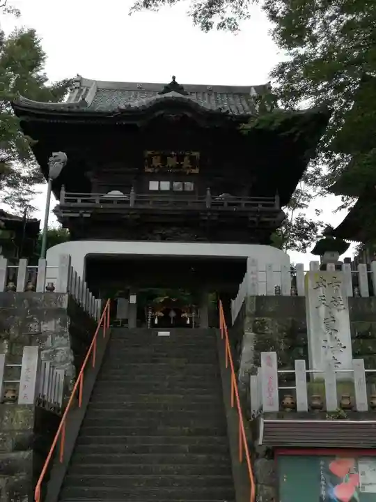 布施弁天 東海寺の山門・神門