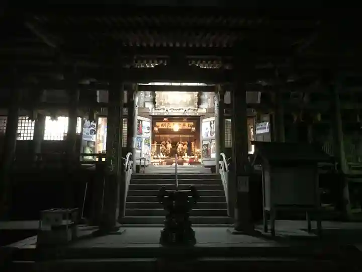 青岸渡寺の本殿・本堂