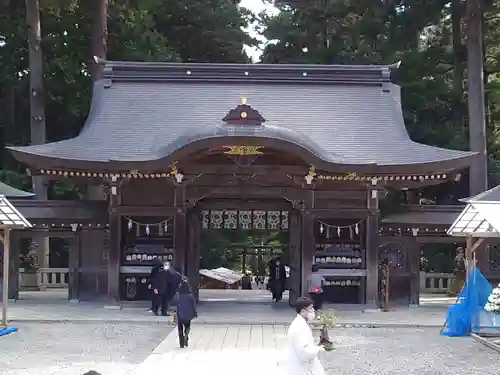 彌彦神社の本殿・本堂