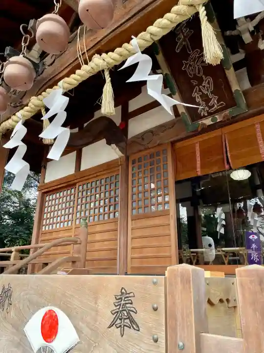 平塚神社の{uncategorized: "未分類", other: "その他", undefined: "問題あり", building: "その他建物", grave: "お墓", sacred_gate: "鳥居", guardian: "狛犬", statue: "像", buddha: "仏像", history: "歴史", nature: "自然", garden: "庭園", animal: "動物", pagoda: "塔", temizu: "手水舎", mountain_gate: "山門・神門", sanctuary: "本殿・本堂", subordinate: "末社・摂社", art: "芸術", scenery: "景色", jizo: "地蔵", ema: "絵馬", goshuin: "御朱印", omikuji: "おみくじ", items: "授与品その他", amulet: "お守り", goshuincho: "御朱印帳", eats: "食事", festival: "お祭り", votive_dance: "神楽", shichigosan: "七五三参", wedding: "結婚式", experience: "体験その他", initially: "初詣", around: "周辺", anti_infection: "感染症対策"}