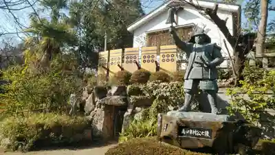 真田山 三光神社の像