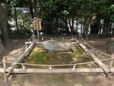 常陸國總社宮の{uncategorized: "未分類", other: "その他", undefined: "問題あり", building: "その他建物", grave: "お墓", sacred_gate: "鳥居", guardian: "狛犬", statue: "像", buddha: "仏像", history: "歴史", nature: "自然", garden: "庭園", animal: "動物", pagoda: "塔", temizu: "手水舎", mountain_gate: "山門・神門", sanctuary: "本殿・本堂", subordinate: "末社・摂社", art: "芸術", scenery: "景色", jizo: "地蔵", ema: "絵馬", goshuin: "御朱印", omikuji: "おみくじ", items: "授与品その他", amulet: "お守り", goshuincho: "御朱印帳", eats: "食事", festival: "お祭り", votive_dance: "神楽", shichigosan: "七五三参", wedding: "結婚式", experience: "体験その他", initially: "初詣", around: "周辺", anti_infection: "感染症対策"}