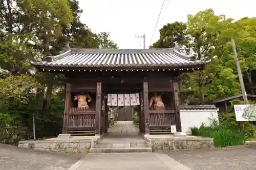 観音寺の山門