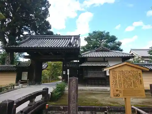 鹿苑寺（金閣寺）の山門・神門