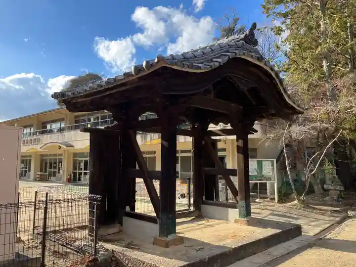 信光明寺の山門・神門
