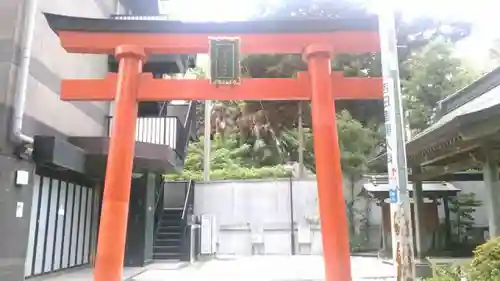 境稲荷神社の鳥居