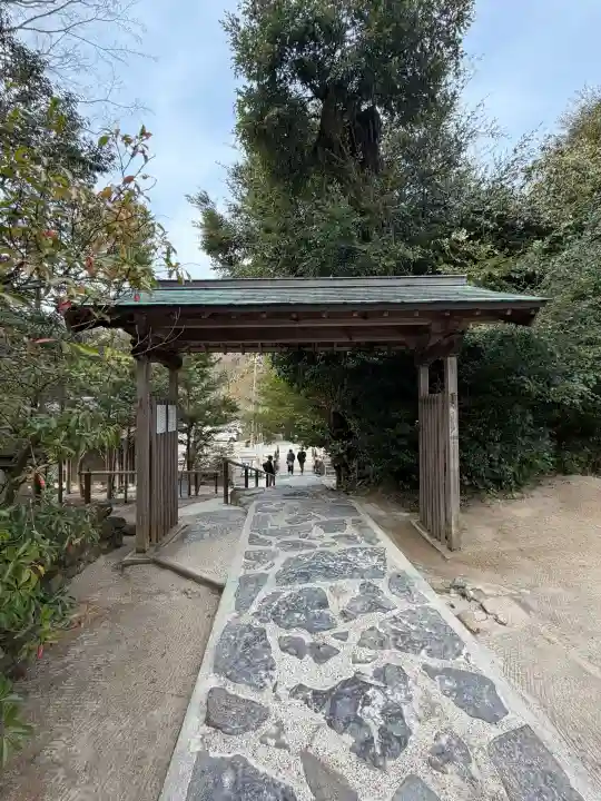 八重垣神社の{uncategorized: "未分類", other: "その他", undefined: "問題あり", building: "その他建物", grave: "お墓", sacred_gate: "鳥居", guardian: "狛犬", statue: "像", buddha: "仏像", history: "歴史", nature: "自然", garden: "庭園", animal: "動物", pagoda: "塔", temizu: "手水舎", mountain_gate: "山門・神門", sanctuary: "本殿・本堂", subordinate: "末社・摂社", art: "芸術", scenery: "景色", jizo: "地蔵", ema: "絵馬", goshuin: "御朱印", omikuji: "おみくじ", items: "授与品その他", amulet: "お守り", goshuincho: "御朱印帳", eats: "食事", festival: "お祭り", votive_dance: "神楽", shichigosan: "七五三参", wedding: "結婚式", experience: "体験その他", initially: "初詣", around: "周辺", anti_infection: "感染症対策"}