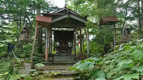 白金神社の本殿