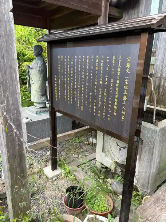 遍照寺の{uncategorized: "未分類", other: "その他", undefined: "問題あり", building: "その他建物", grave: "お墓", sacred_gate: "鳥居", guardian: "狛犬", statue: "像", buddha: "仏像", history: "歴史", nature: "自然", garden: "庭園", animal: "動物", pagoda: "塔", temizu: "手水舎", mountain_gate: "山門・神門", sanctuary: "本殿・本堂", subordinate: "末社・摂社", art: "芸術", scenery: "景色", jizo: "地蔵", ema: "絵馬", goshuin: "御朱印", omikuji: "おみくじ", items: "授与品その他", amulet: "お守り", goshuincho: "御朱印帳", eats: "食事", festival: "お祭り", votive_dance: "神楽", shichigosan: "七五三参", wedding: "結婚式", experience: "体験その他", initially: "初詣", around: "周辺", anti_infection: "感染症対策"}