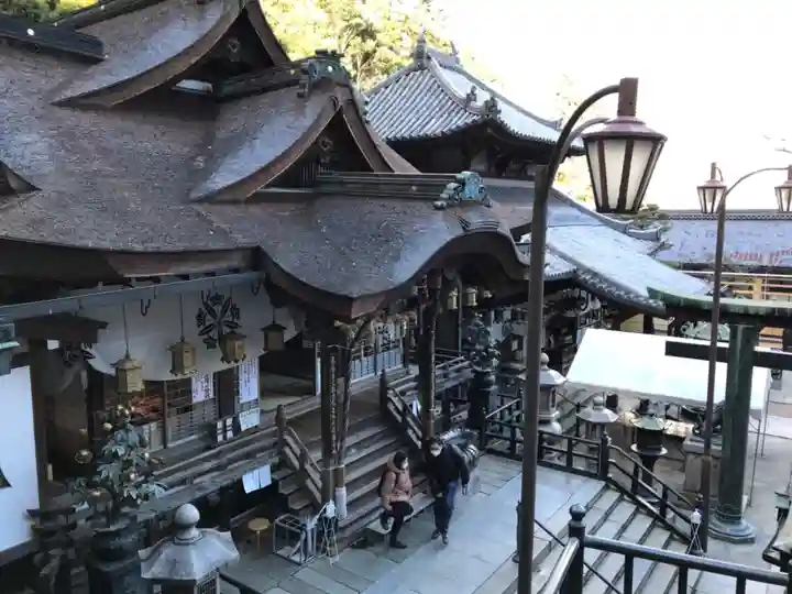 宝山寺の本殿・本堂