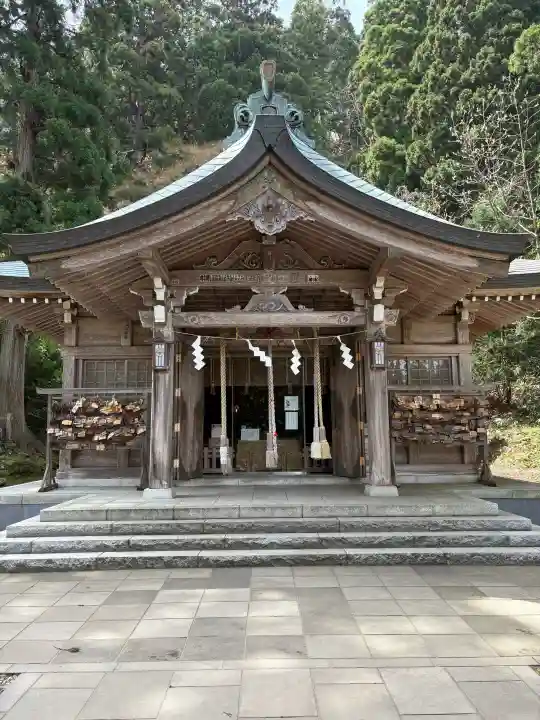 真山神社の{uncategorized: "未分類", other: "その他", undefined: "問題あり", building: "その他建物", grave: "お墓", sacred_gate: "鳥居", guardian: "狛犬", statue: "像", buddha: "仏像", history: "歴史", nature: "自然", garden: "庭園", animal: "動物", pagoda: "塔", temizu: "手水舎", mountain_gate: "山門・神門", sanctuary: "本殿・本堂", subordinate: "末社・摂社", art: "芸術", scenery: "景色", jizo: "地蔵", ema: "絵馬", goshuin: "御朱印", omikuji: "おみくじ", items: "授与品その他", amulet: "お守り", goshuincho: "御朱印帳", eats: "食事", festival: "お祭り", votive_dance: "神楽", shichigosan: "七五三参", wedding: "結婚式", experience: "体験その他", initially: "初詣", around: "周辺", anti_infection: "感染症対策"}