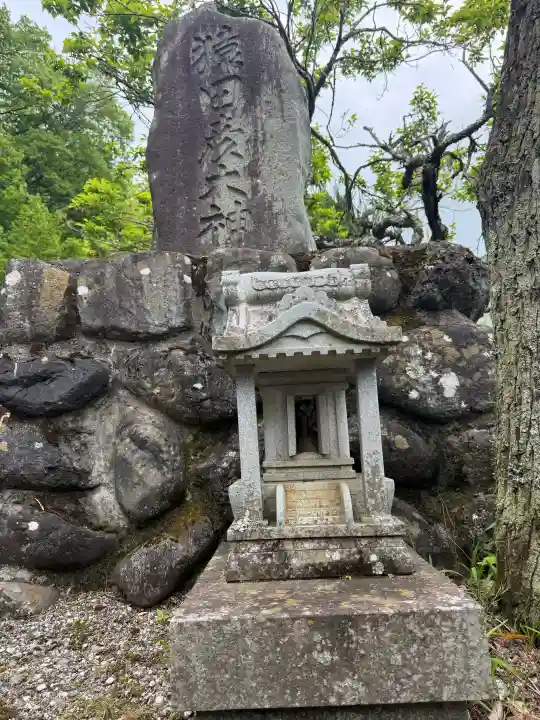 小河内神社の{uncategorized: "未分類", other: "その他", undefined: "問題あり", building: "その他建物", grave: "お墓", sacred_gate: "鳥居", guardian: "狛犬", statue: "像", buddha: "仏像", history: "歴史", nature: "自然", garden: "庭園", animal: "動物", pagoda: "塔", temizu: "手水舎", mountain_gate: "山門・神門", sanctuary: "本殿・本堂", subordinate: "末社・摂社", art: "芸術", scenery: "景色", jizo: "地蔵", ema: "絵馬", goshuin: "御朱印", omikuji: "おみくじ", items: "授与品その他", amulet: "お守り", goshuincho: "御朱印帳", eats: "食事", festival: "お祭り", votive_dance: "神楽", shichigosan: "七五三参", wedding: "結婚式", experience: "体験その他", initially: "初詣", around: "周辺", anti_infection: "感染症対策"}