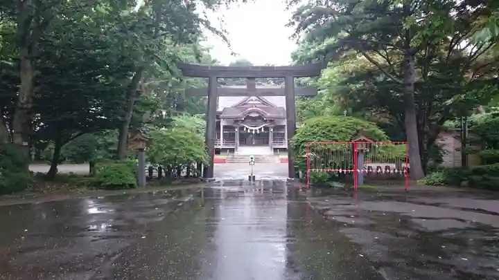 靜内神社の鳥居