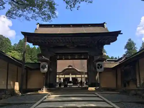 高野山金剛峯寺の山門