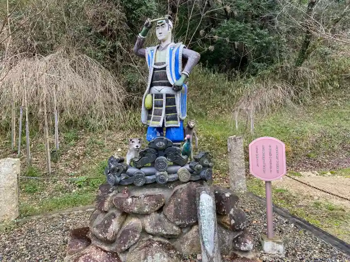 吉備津彦神社の{uncategorized: "未分類", other: "その他", undefined: "問題あり", building: "その他建物", grave: "お墓", sacred_gate: "鳥居", guardian: "狛犬", statue: "像", buddha: "仏像", history: "歴史", nature: "自然", garden: "庭園", animal: "動物", pagoda: "塔", temizu: "手水舎", mountain_gate: "山門・神門", sanctuary: "本殿・本堂", subordinate: "末社・摂社", art: "芸術", scenery: "景色", jizo: "地蔵", ema: "絵馬", goshuin: "御朱印", omikuji: "おみくじ", items: "授与品その他", amulet: "お守り", goshuincho: "御朱印帳", eats: "食事", festival: "お祭り", votive_dance: "神楽", shichigosan: "七五三参", wedding: "結婚式", experience: "体験その他", initially: "初詣", around: "周辺", anti_infection: "感染症対策"}
