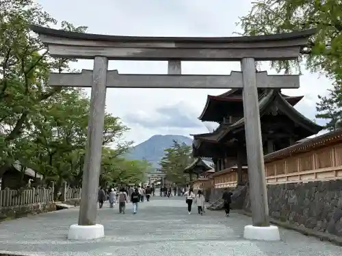 阿蘇神社の{uncategorized: "未分類", other: "その他", undefined: "問題あり", building: "その他建物", grave: "お墓", sacred_gate: "鳥居", guardian: "狛犬", statue: "像", buddha: "仏像", history: "歴史", nature: "自然", garden: "庭園", animal: "動物", pagoda: "塔", temizu: "手水舎", mountain_gate: "山門・神門", sanctuary: "本殿・本堂", subordinate: "末社・摂社", art: "芸術", scenery: "景色", jizo: "地蔵", ema: "絵馬", goshuin: "御朱印", omikuji: "おみくじ", items: "授与品その他", amulet: "お守り", goshuincho: "御朱印帳", eats: "食事", festival: "お祭り", votive_dance: "神楽", shichigosan: "七五三参", wedding: "結婚式", experience: "体験その他", initially: "初詣", around: "周辺", anti_infection: "感染症対策"}