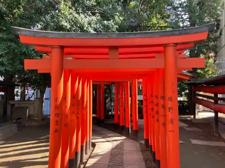 豊栄稲荷神社の{uncategorized: "未分類", other: "その他", undefined: "問題あり", building: "その他建物", grave: "お墓", sacred_gate: "鳥居", guardian: "狛犬", statue: "像", buddha: "仏像", history: "歴史", nature: "自然", garden: "庭園", animal: "動物", pagoda: "塔", temizu: "手水舎", mountain_gate: "山門・神門", sanctuary: "本殿・本堂", subordinate: "末社・摂社", art: "芸術", scenery: "景色", jizo: "地蔵", ema: "絵馬", goshuin: "御朱印", omikuji: "おみくじ", items: "授与品その他", amulet: "お守り", goshuincho: "御朱印帳", eats: "食事", festival: "お祭り", votive_dance: "神楽", shichigosan: "七五三参", wedding: "結婚式", experience: "体験その他", initially: "初詣", around: "周辺", anti_infection: "感染症対策"}