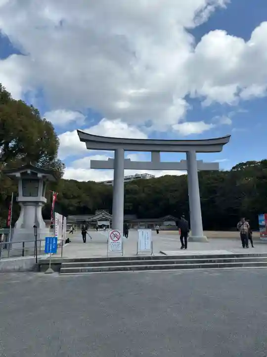 福岡縣護國神社の{uncategorized: "未分類", other: "その他", undefined: "問題あり", building: "その他建物", grave: "お墓", sacred_gate: "鳥居", guardian: "狛犬", statue: "像", buddha: "仏像", history: "歴史", nature: "自然", garden: "庭園", animal: "動物", pagoda: "塔", temizu: "手水舎", mountain_gate: "山門・神門", sanctuary: "本殿・本堂", subordinate: "末社・摂社", art: "芸術", scenery: "景色", jizo: "地蔵", ema: "絵馬", goshuin: "御朱印", omikuji: "おみくじ", items: "授与品その他", amulet: "お守り", goshuincho: "御朱印帳", eats: "食事", festival: "お祭り", votive_dance: "神楽", shichigosan: "七五三参", wedding: "結婚式", experience: "体験その他", initially: "初詣", around: "周辺", anti_infection: "感染症対策"}