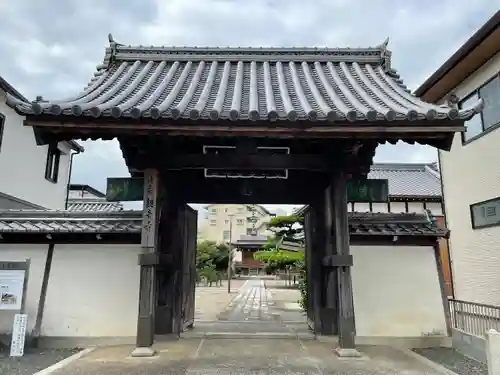 観音寺の山門