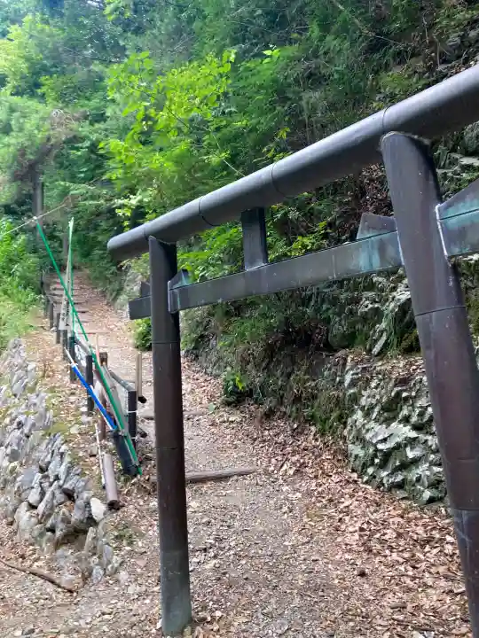岩門の滝神社(岐阜県)