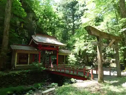 関口不動尊奥宮の鳥居