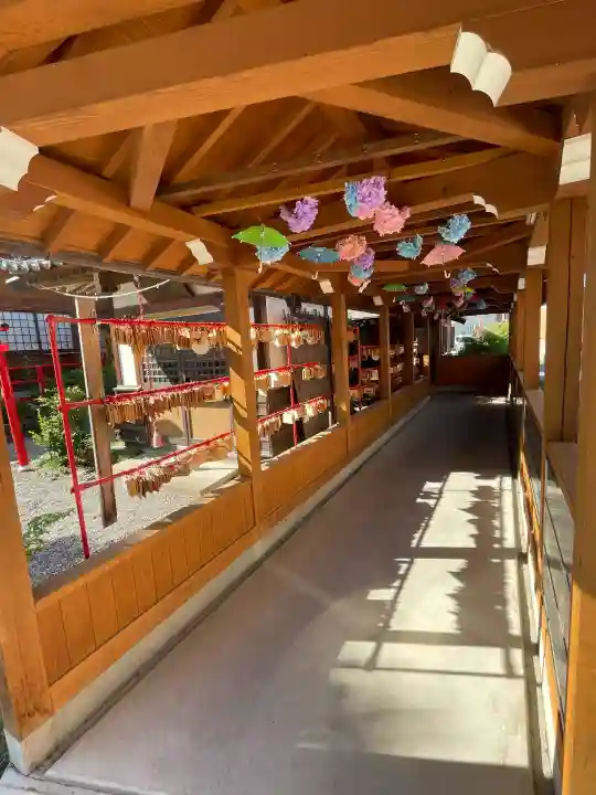 於菊稲荷神社の{uncategorized: "未分類", other: "その他", undefined: "問題あり", building: "その他建物", grave: "お墓", sacred_gate: "鳥居", guardian: "狛犬", statue: "像", buddha: "仏像", history: "歴史", nature: "自然", garden: "庭園", animal: "動物", pagoda: "塔", temizu: "手水舎", mountain_gate: "山門・神門", sanctuary: "本殿・本堂", subordinate: "末社・摂社", art: "芸術", scenery: "景色", jizo: "地蔵", ema: "絵馬", goshuin: "御朱印", omikuji: "おみくじ", items: "授与品その他", amulet: "お守り", goshuincho: "御朱印帳", eats: "食事", festival: "お祭り", votive_dance: "神楽", shichigosan: "七五三参", wedding: "結婚式", experience: "体験その他", initially: "初詣", around: "周辺", anti_infection: "感染症対策"}