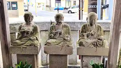 猫実庚申塔の仏像