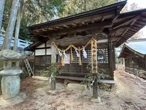 本郷神社の{uncategorized: "未分類", other: "その他", undefined: "問題あり", building: "その他建物", grave: "お墓", sacred_gate: "鳥居", guardian: "狛犬", statue: "像", buddha: "仏像", history: "歴史", nature: "自然", garden: "庭園", animal: "動物", pagoda: "塔", temizu: "手水舎", mountain_gate: "山門・神門", sanctuary: "本殿・本堂", subordinate: "末社・摂社", art: "芸術", scenery: "景色", jizo: "地蔵", ema: "絵馬", goshuin: "御朱印", omikuji: "おみくじ", items: "授与品その他", amulet: "お守り", goshuincho: "御朱印帳", eats: "食事", festival: "お祭り", votive_dance: "神楽", shichigosan: "七五三参", wedding: "結婚式", experience: "体験その他", initially: "初詣", around: "周辺", anti_infection: "感染症対策"}