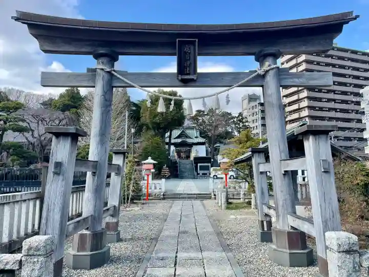 鹿島神社の{uncategorized: "未分類", other: "その他", undefined: "問題あり", building: "その他建物", grave: "お墓", sacred_gate: "鳥居", guardian: "狛犬", statue: "像", buddha: "仏像", history: "歴史", nature: "自然", garden: "庭園", animal: "動物", pagoda: "塔", temizu: "手水舎", mountain_gate: "山門・神門", sanctuary: "本殿・本堂", subordinate: "末社・摂社", art: "芸術", scenery: "景色", jizo: "地蔵", ema: "絵馬", goshuin: "御朱印", omikuji: "おみくじ", items: "授与品その他", amulet: "お守り", goshuincho: "御朱印帳", eats: "食事", festival: "お祭り", votive_dance: "神楽", shichigosan: "七五三参", wedding: "結婚式", experience: "体験その他", initially: "初詣", around: "周辺", anti_infection: "感染症対策"}