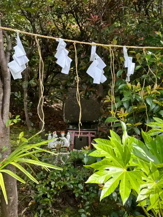 横浜御嶽神社の{uncategorized: "未分類", other: "その他", undefined: "問題あり", building: "その他建物", grave: "お墓", sacred_gate: "鳥居", guardian: "狛犬", statue: "像", buddha: "仏像", history: "歴史", nature: "自然", garden: "庭園", animal: "動物", pagoda: "塔", temizu: "手水舎", mountain_gate: "山門・神門", sanctuary: "本殿・本堂", subordinate: "末社・摂社", art: "芸術", scenery: "景色", jizo: "地蔵", ema: "絵馬", goshuin: "御朱印", omikuji: "おみくじ", items: "授与品その他", amulet: "お守り", goshuincho: "御朱印帳", eats: "食事", festival: "お祭り", votive_dance: "神楽", shichigosan: "七五三参", wedding: "結婚式", experience: "体験その他", initially: "初詣", around: "周辺", anti_infection: "感染症対策"}