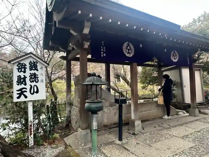 井の頭弁財天(大盛寺)の{uncategorized: "未分類", other: "その他", undefined: "問題あり", building: "その他建物", grave: "お墓", sacred_gate: "鳥居", guardian: "狛犬", statue: "像", buddha: "仏像", history: "歴史", nature: "自然", garden: "庭園", animal: "動物", pagoda: "塔", temizu: "手水舎", mountain_gate: "山門・神門", sanctuary: "本殿・本堂", subordinate: "末社・摂社", art: "芸術", scenery: "景色", jizo: "地蔵", ema: "絵馬", goshuin: "御朱印", omikuji: "おみくじ", items: "授与品その他", amulet: "お守り", goshuincho: "御朱印帳", eats: "食事", festival: "お祭り", votive_dance: "神楽", shichigosan: "七五三参", wedding: "結婚式", experience: "体験その他", initially: "初詣", around: "周辺", anti_infection: "感染症対策"}