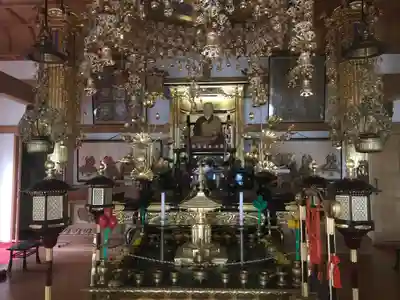 西山興隆寺の本殿・本堂