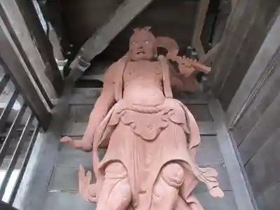 誕生寺の像