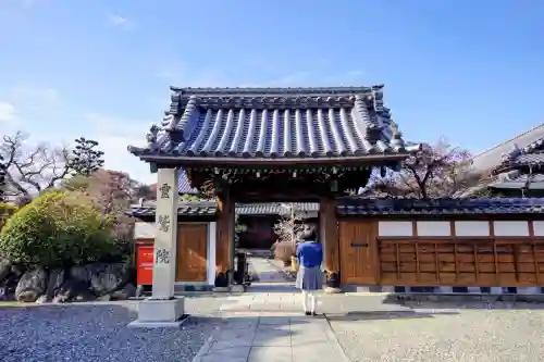 霊鷲院（曼陀羅寺塔頭）の山門・神門