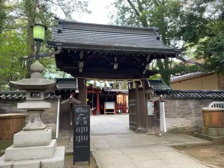 赤坂氷川神社の山門・神門